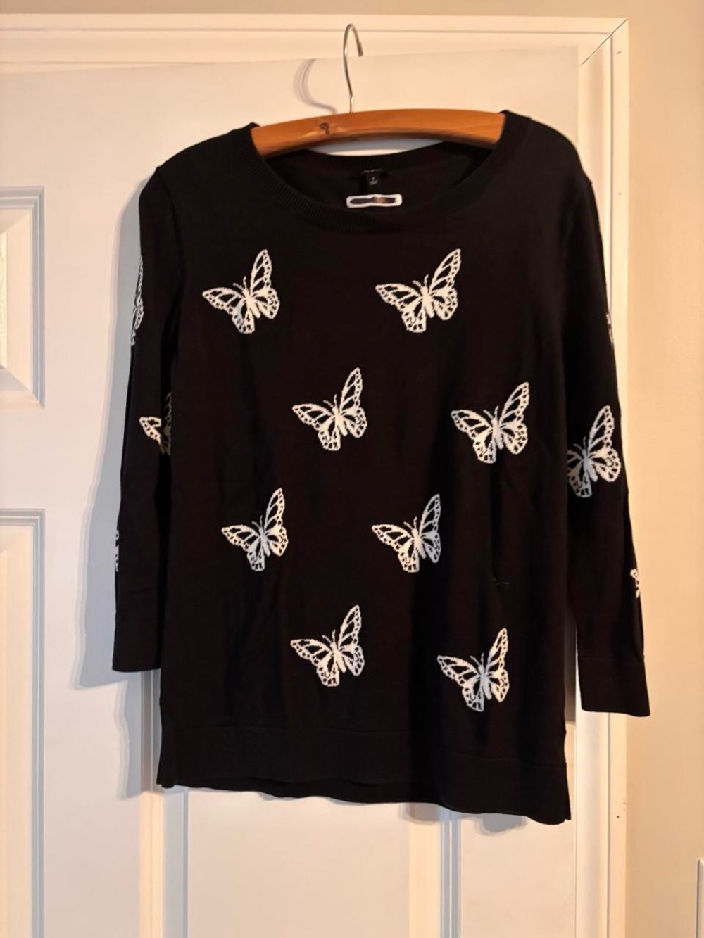 Black Butterfly-Print Women's Sweatshirt